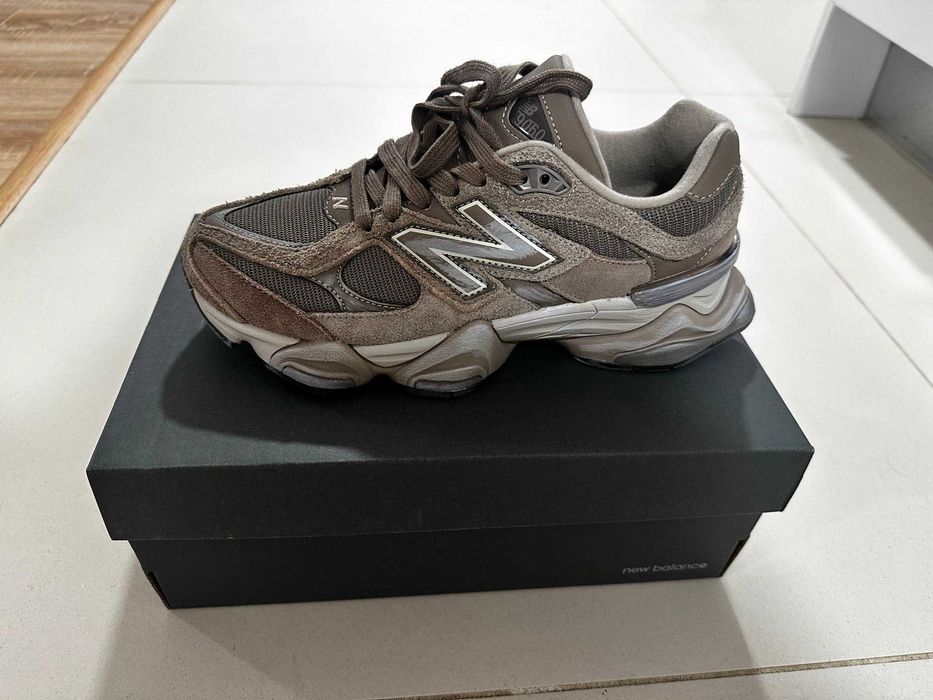 Женски обувки New Balance 9060, размер EU 40