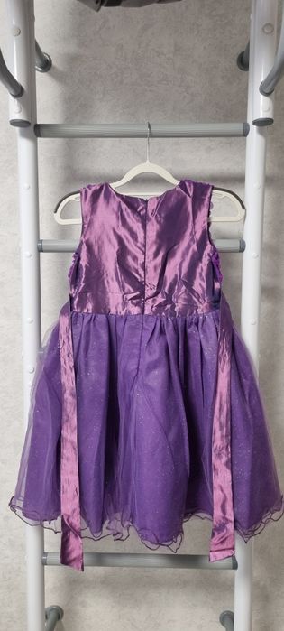 Продам платье на 6-7 лет