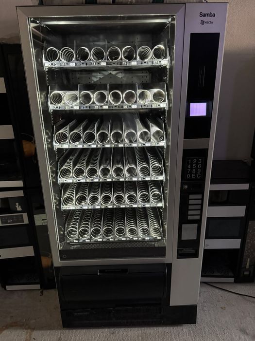 Vând Automat Vending Snacks & Băuturi Necta Samba – Stare Estetică Excelentă