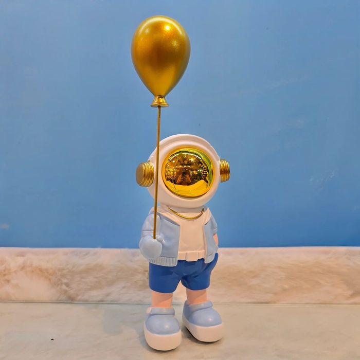 Фигурка космонавт сувенир