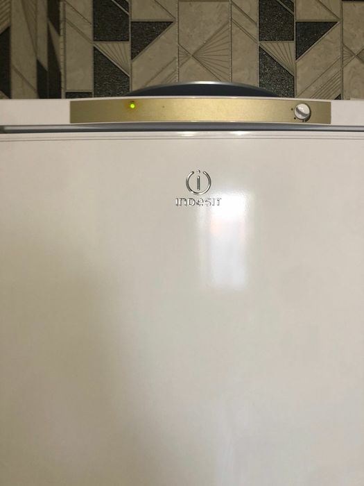 Холодильник марки Indesit