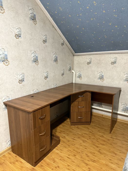 Продам компьютерный стол