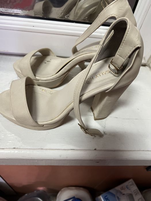 Продается Женская обувь