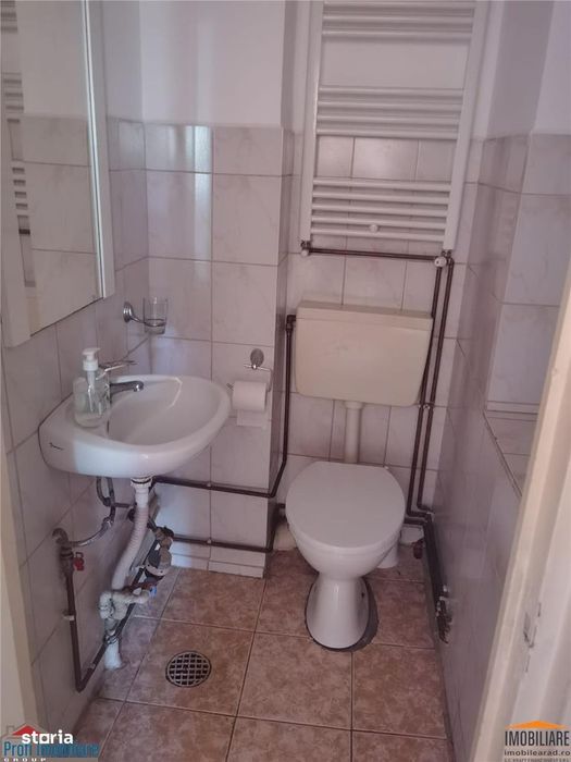 Inchiriez apart. 4 camere-centrala gaz, et.1 in zona Vlaicu