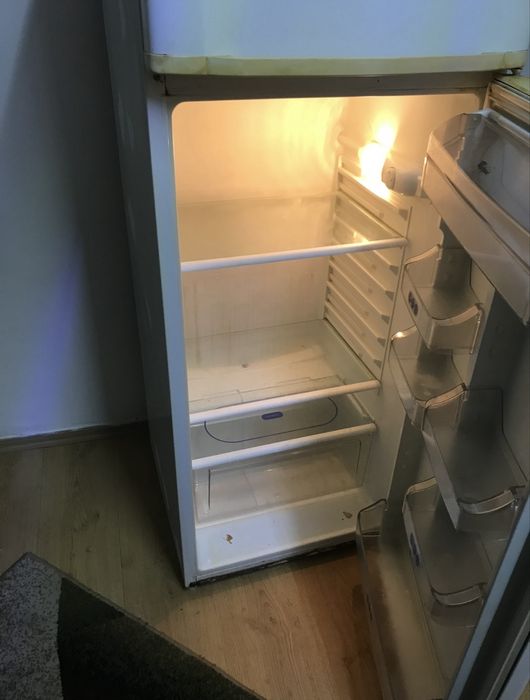 Cam mob curte intrare separata tv cablu incalzire centr buc. proprie frigider baie maș de spala pt un baiat angajatToate utilitatile incluse in preț