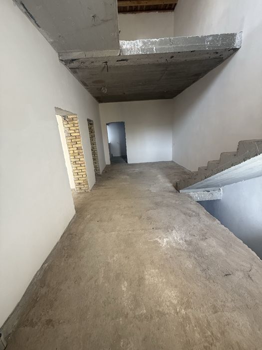 Xiva shaxar Ramatjon Qurbonov ko’chasida 3- qavatli katejimiz sotiladi