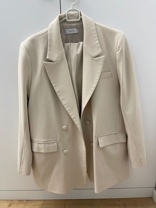 Costum de femei elegant cu pene Reserved