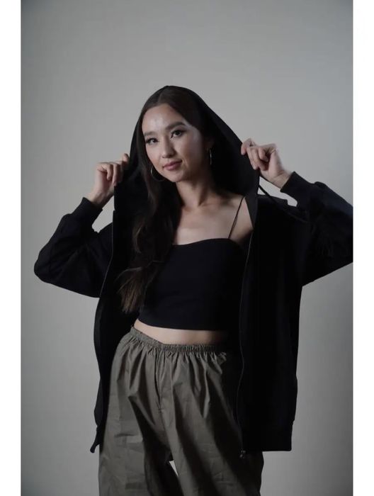 продам кофту зипку