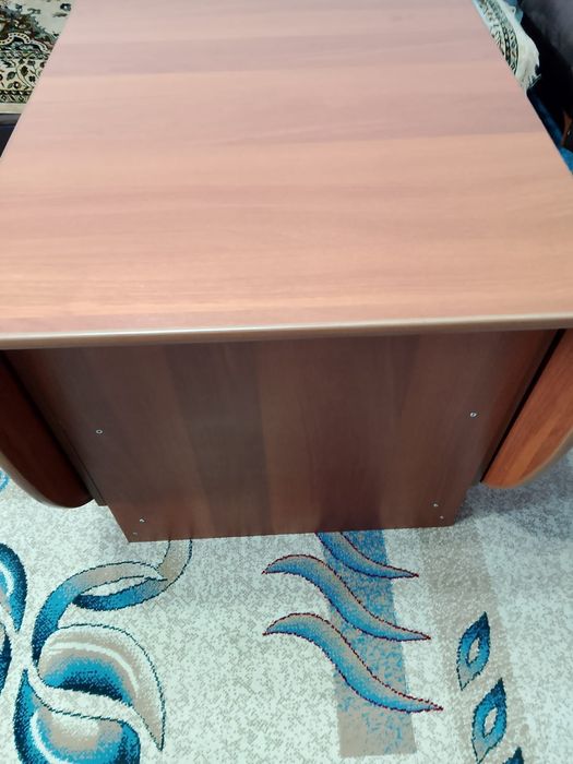 Продам деревянный стол