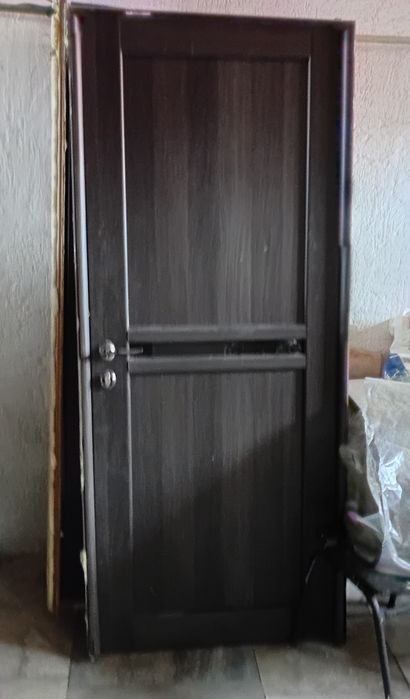 Продаётся деревянная дверь