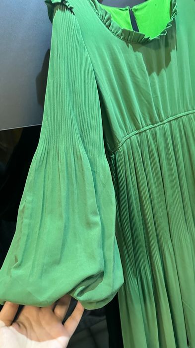 Зелена ефекна пролетна рокля