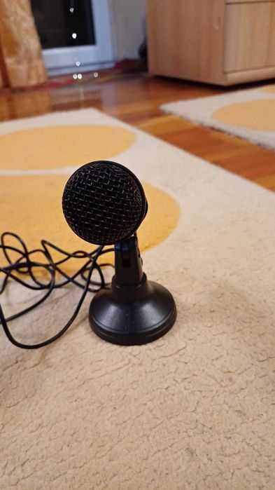 Продавам микрофон Adder. Цена 9 лв