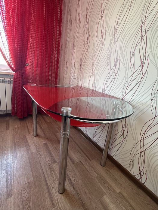 Продаю кухонный стол