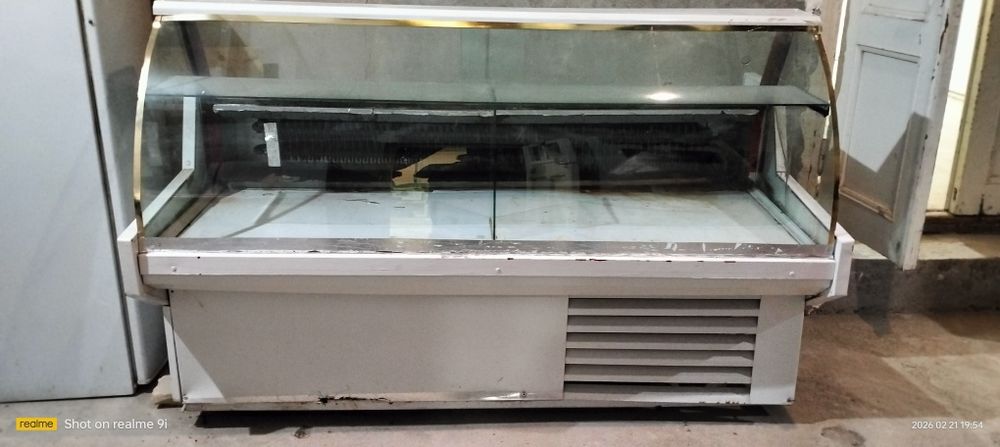 Продается холодильник витрина