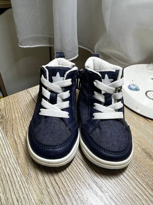 Продается кросовки H&M