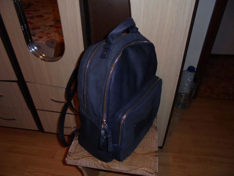 Ruxac de Dama,Nou,Impecabil,cu 4 compartimente.Pret-150 de Lei .