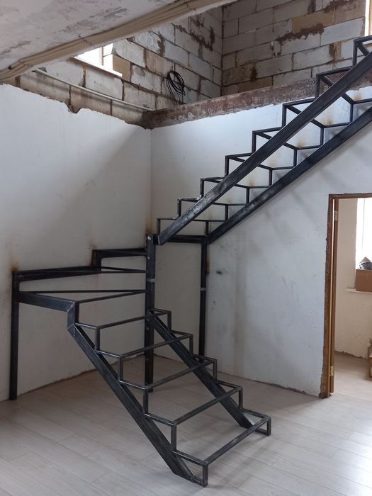 Сварщик Лестницы Астана.