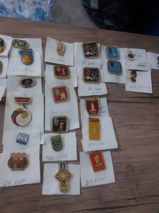 срочно значки с коллекции.