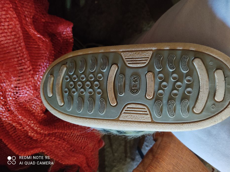 Продам Уги 41-43 размер