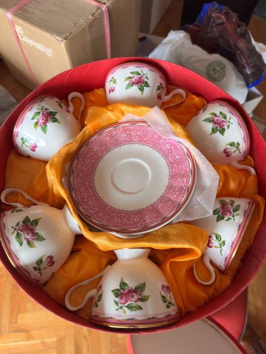 Чисто нови чаши и сервизи