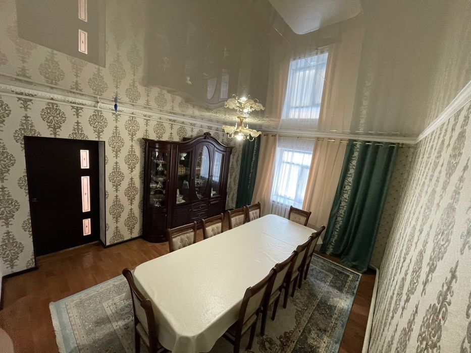 Стол и стулья в отличном состоянии