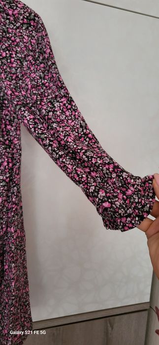 Страхотна рокличката на Zara