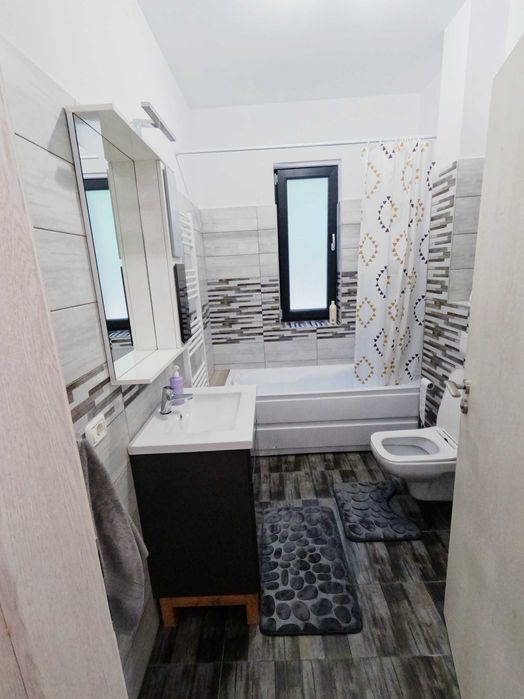 Închiriez apartament cu 2 camere