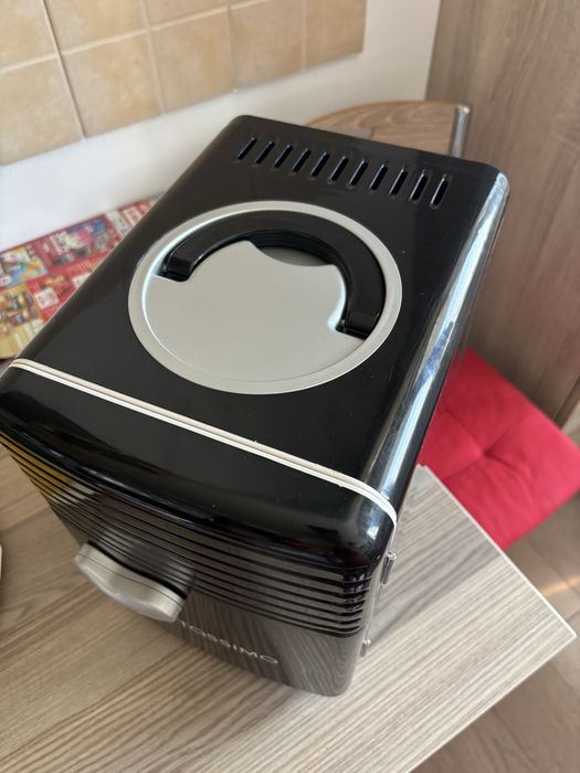 Mini frigider auto si la priza