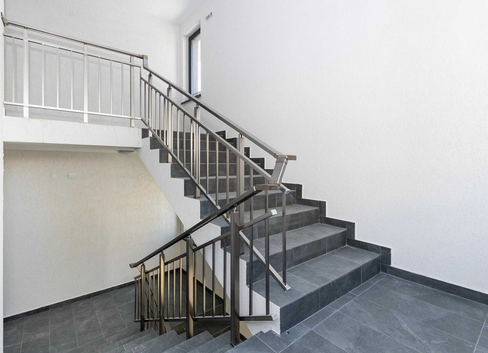 Продава се Двустаен апартамент в Търговище, Изток 1 - 56 кв.м за 683 €/кв.м - Снимка #14