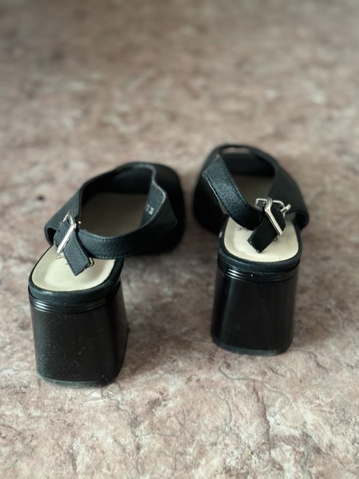 Поодам босоножки