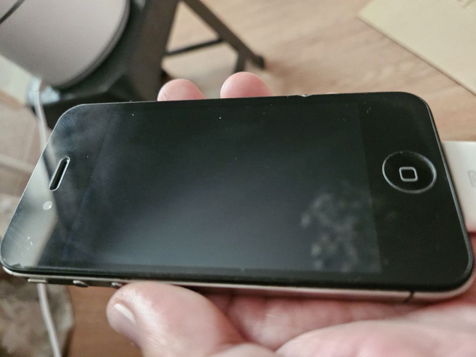 Продам IPhone 4 16g