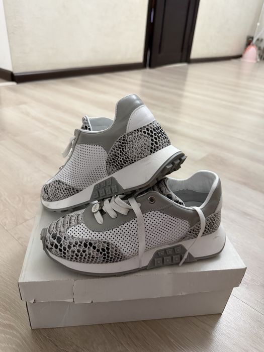 Продам турецкие крассовки