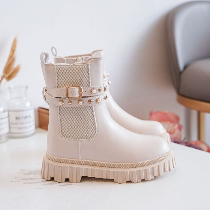 Detskiy noviy sapogi