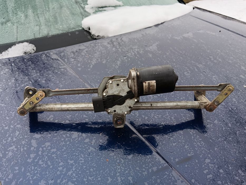 Dezmembrez golf 4 benzina