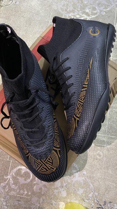 Футболная кросовка