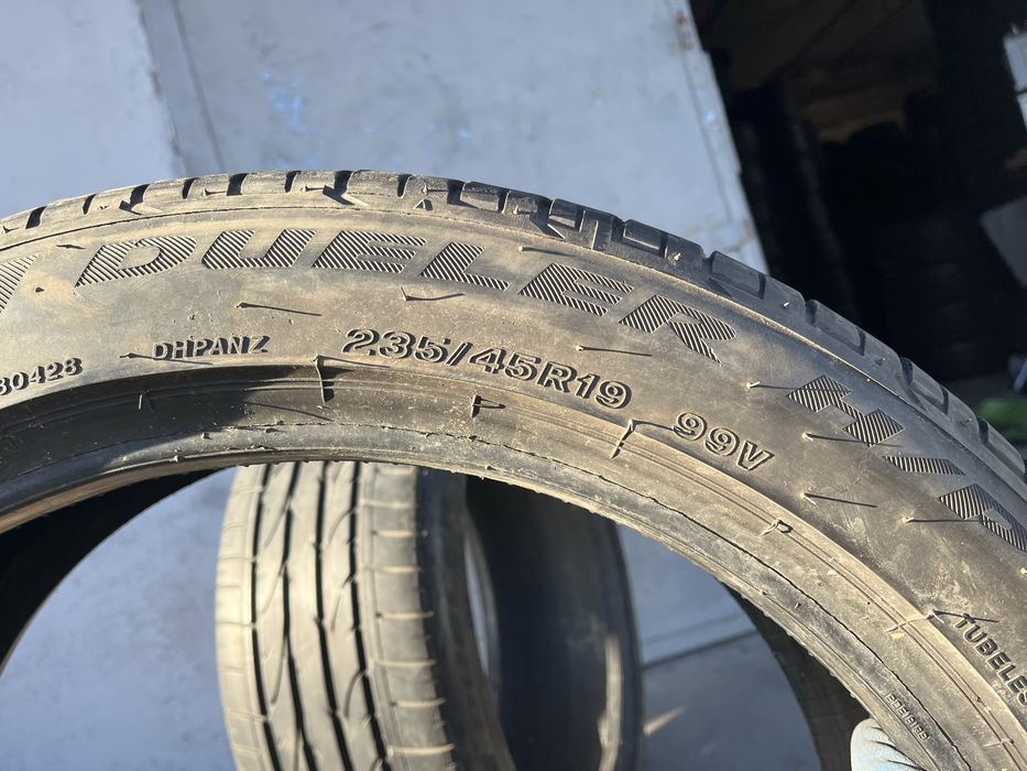 2 бр. летни гуми 235/45/19 Bridgestone DOT 1222 5/6 mm