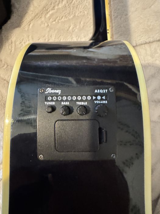 Chitară electroacustica Ibanez