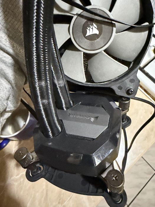 Vand cooler corsair H100i v2