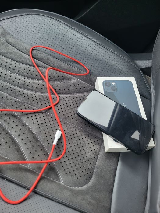 Продам айфон 13.