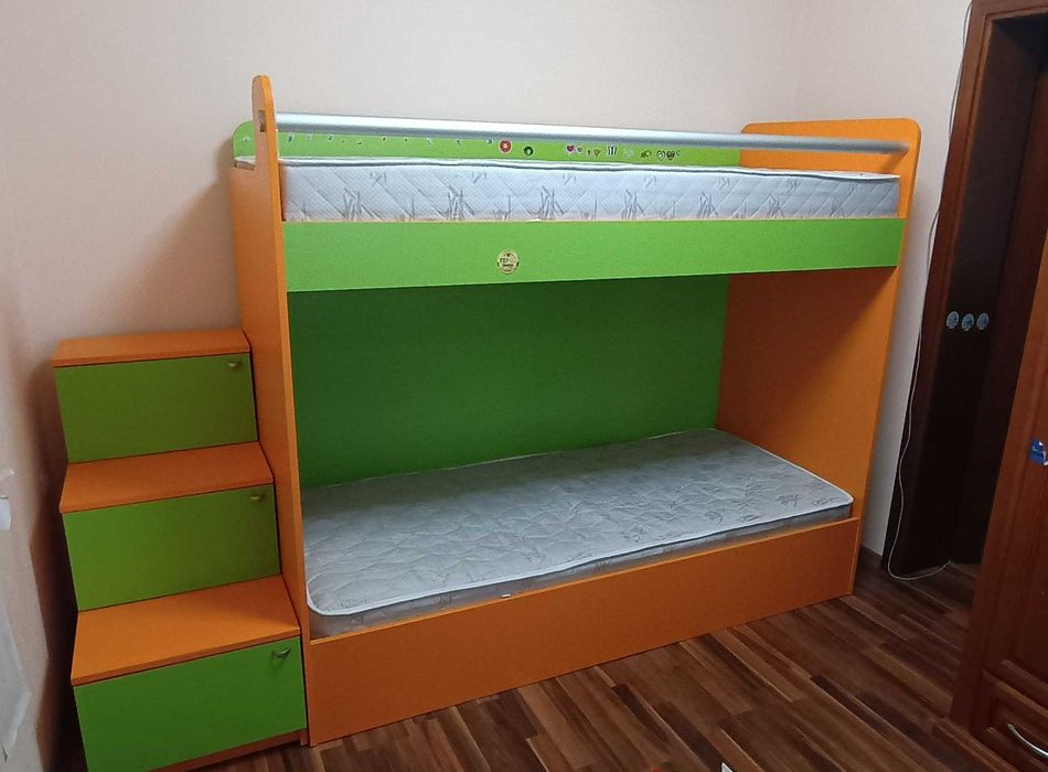 Двуетажно легло с матраци