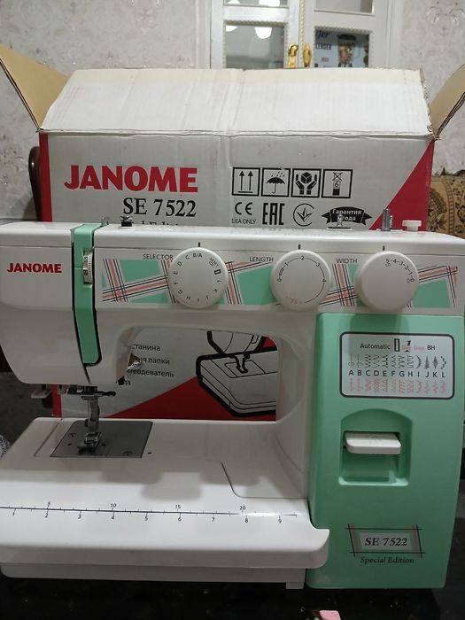 Швейная машинка JANOME