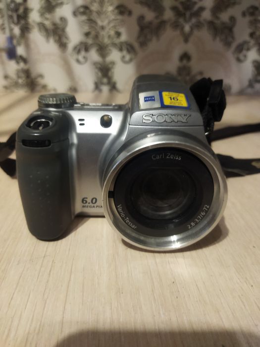 Цифровой фотоаппарат Sony