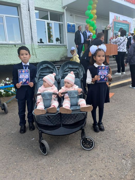 Продам детскую  коляску для двоини-малышек