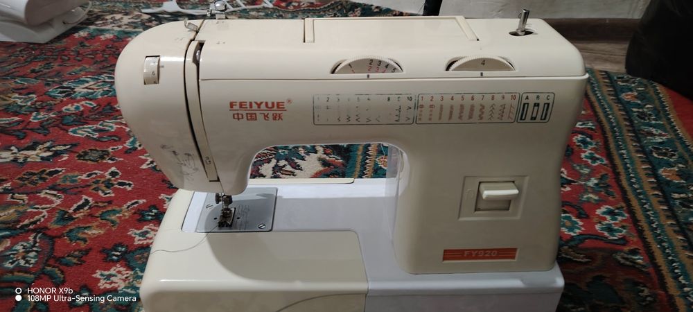 Продается Швейная машинка