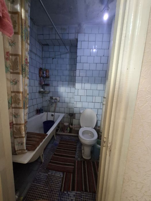 Продаю 2/3/4 квартира бывший общежитие. Ул Карасув.