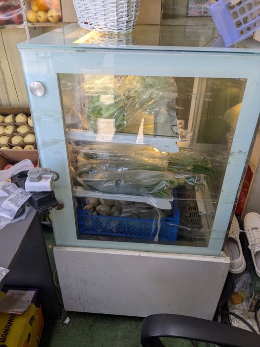 Холодильник витринный