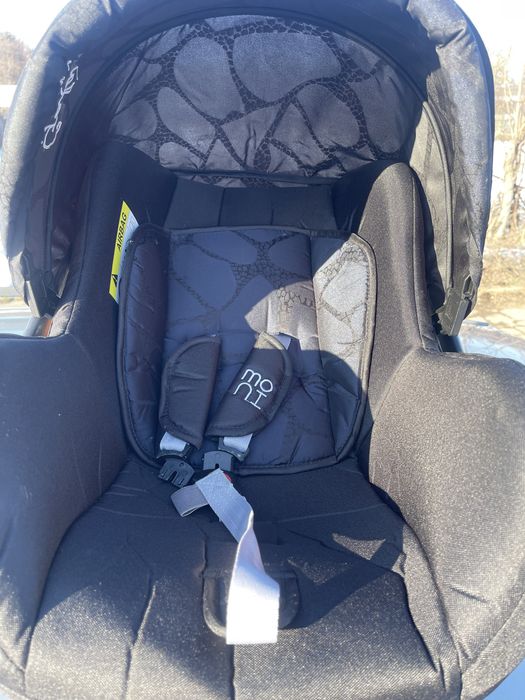 Мони - Детско столче/ кошничка за кола