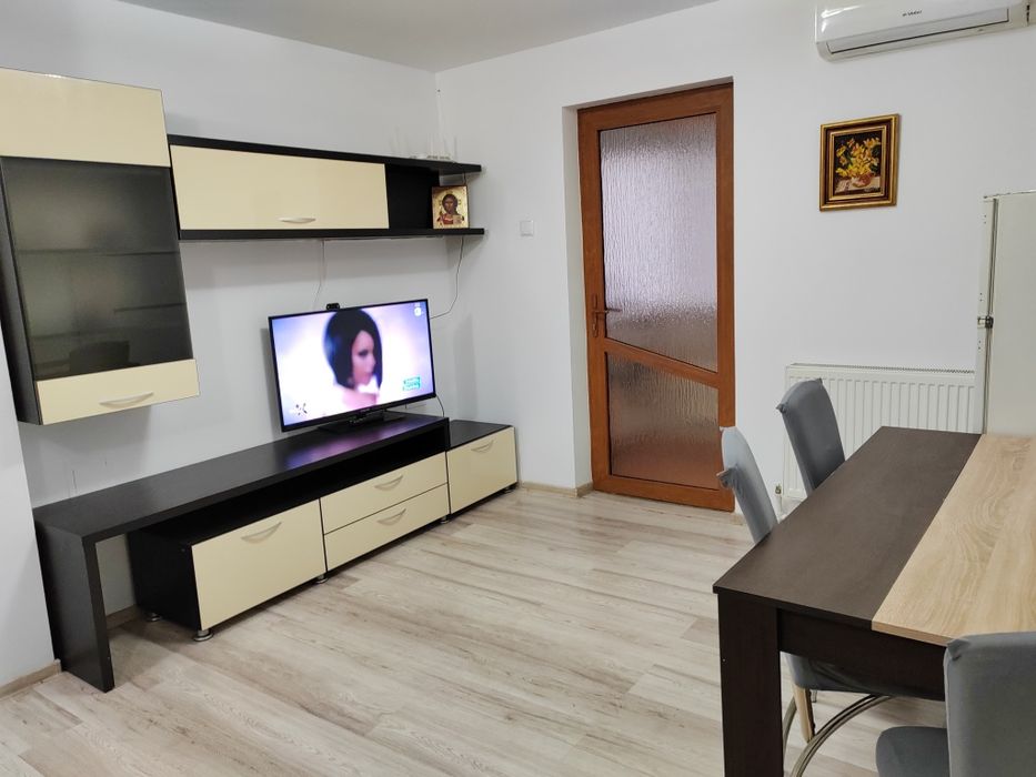 Închiriez apartament 2 camere - Bd. Roman  Mușat