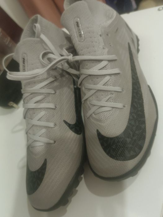 Бутсы и сороконожки