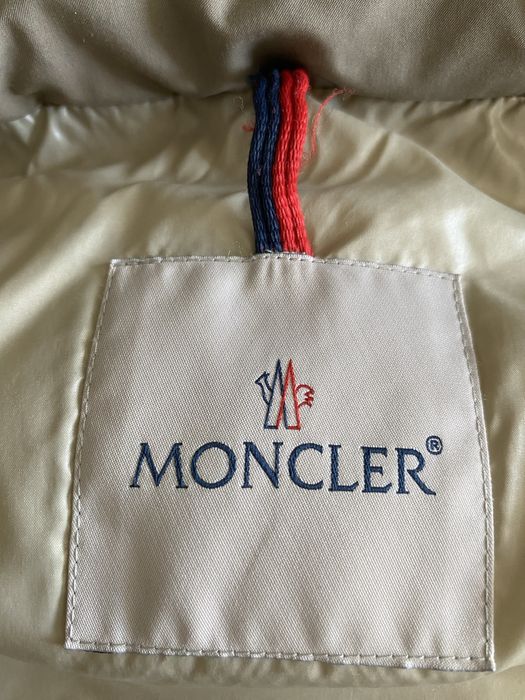 Продам зимнею куртку оригинал монклер